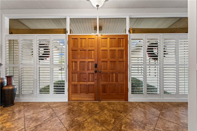 entryway featuring tile patterned floors