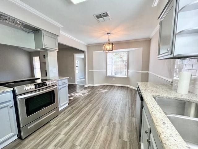 kitchen featuring ornamental molding, gray cabinetry, stainless steel appliances, sink, and pendant lighting