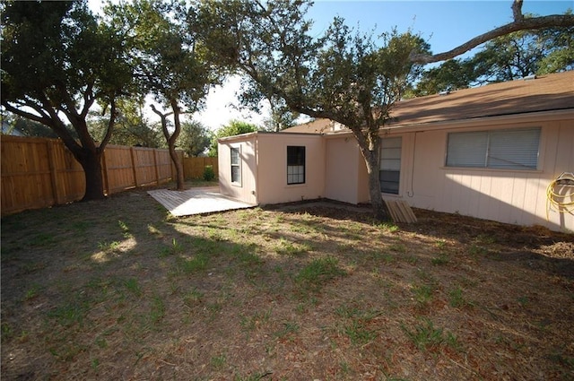 view of yard featuring a patio area