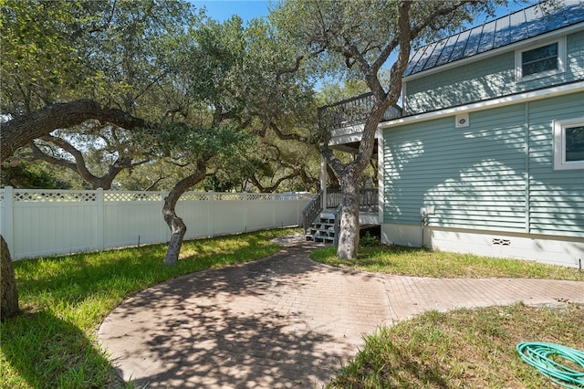 view of yard featuring a patio area