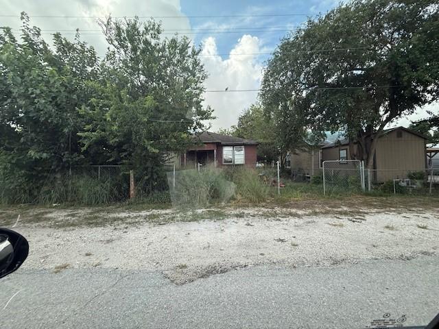 905 Marigold St, Mathis, TX 78368 - view of front of house