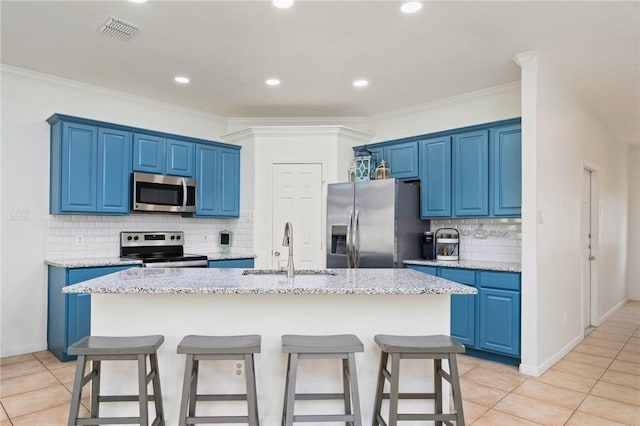 kitchen featuring sink, a kitchen island with sink, blue cabinets, and appliances with stainless steel finishes