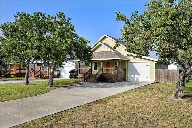 view of front facade featuring a porch and a front yard