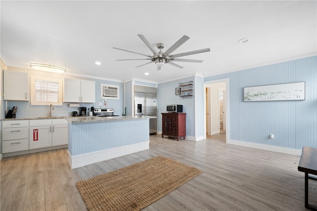 kitchen with stainless steel appliances, a kitchen island, crown molding, light hardwood / wood-style floors, and white cabinetry