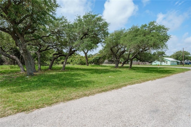 107 W Bay St, Rockport, TX 78382 - photo 2