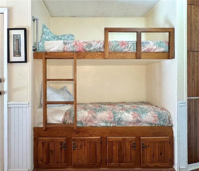 3938 Surfside Unit 3233, Corpus Christi, TX 78402 - bedroom featuring a textured ceiling and crown molding