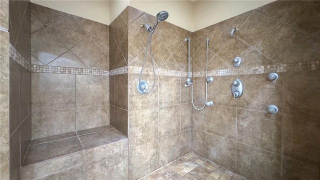 4 E Bar Le Doc Dr, Corpus Christi, TX 78414 - bathroom with a tile shower