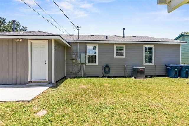4513 Green Grove Dr, Corpus Christi, TX 78415 - back of house with a lawn