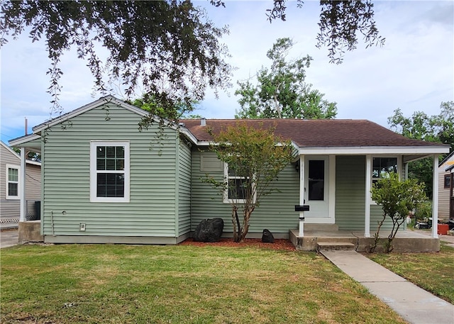 view of front of house featuring a front yard