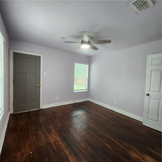 empty room featuring dark hardwood / wood-style floors and ceiling fan