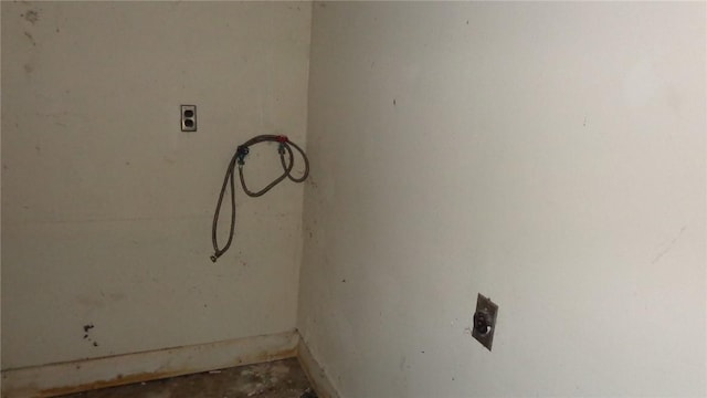 810 S 10th St, Kingsville, TX 78363 - view of laundry area