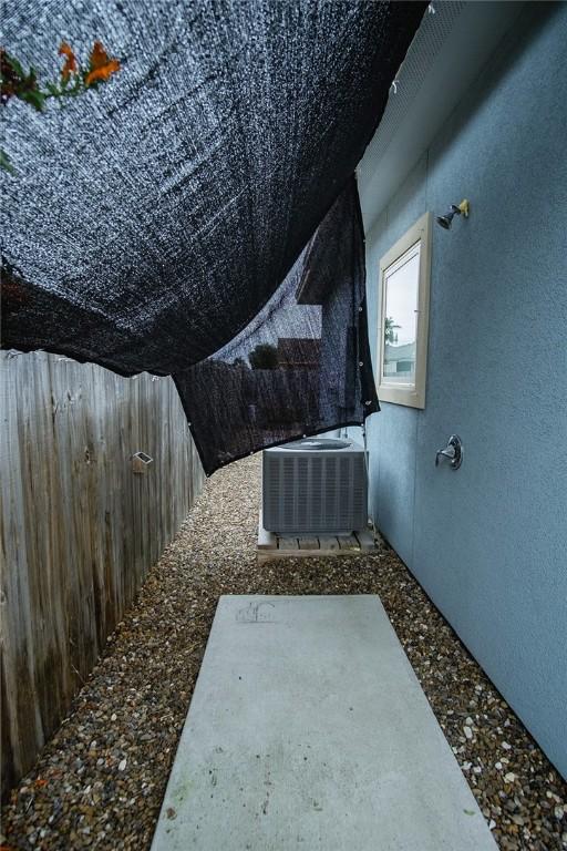 15414 Dyna St, Corpus Christi, TX 78418 - additional living space with a textured wall