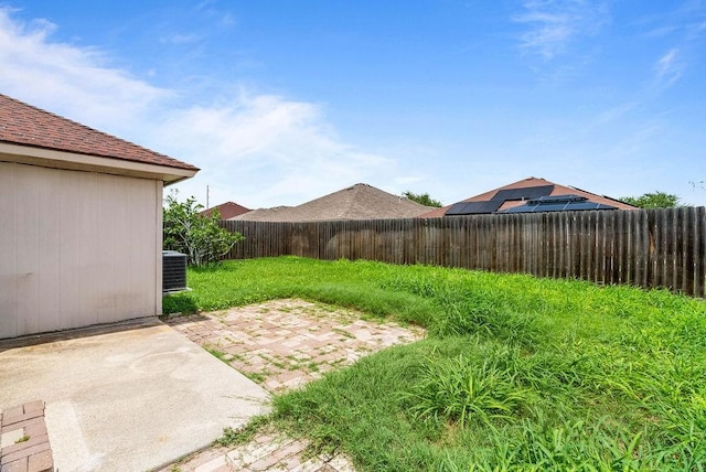 1606 W Nelson Ave, Aransas Pass, TX 78336 - fenced backyard with a patio
