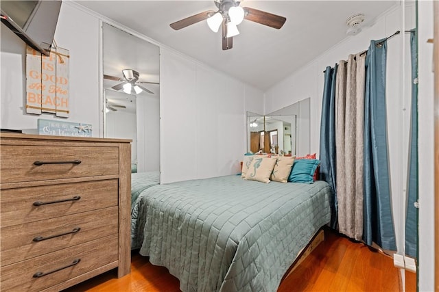 3938 Surfside Blvd Unit 3118, Corpus Christi, TX 78402 - bedroom featuring wood finished floors, ceiling fan, and crown molding