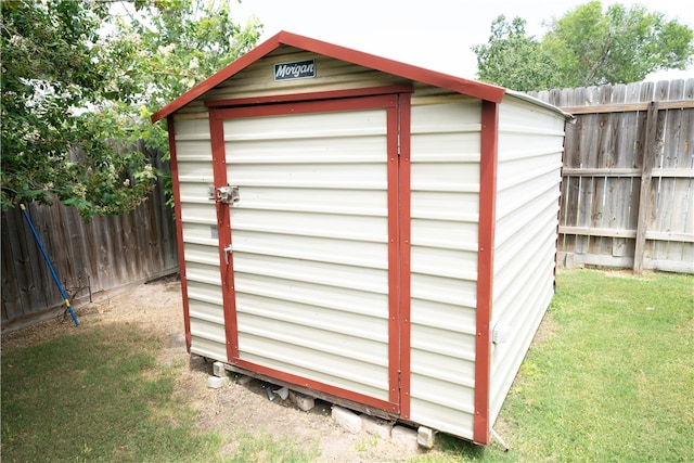 view of outdoor structure with a yard