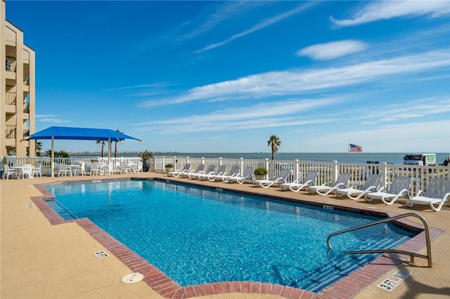 view of pool featuring a water view