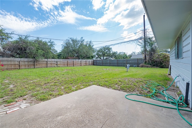 view of yard featuring a patio