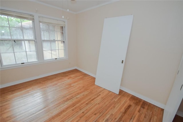 613 Brawner Pkwy, Corpus Christi, TX 78411 - unfurnished room featuring crown molding, light wood-style flooring, baseboards, healthy amount of natural light, and a ceiling fan