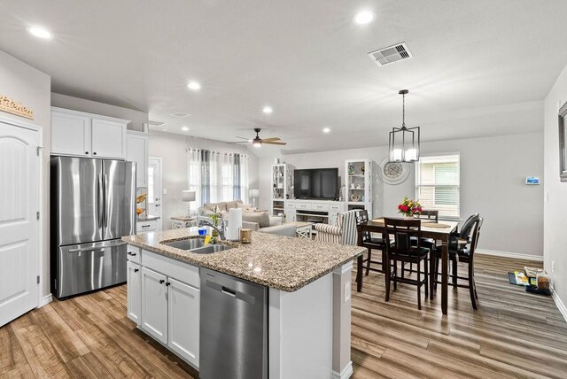 7753 Lariat Toss Dr, Corpus Christi, TX 78414 - kitchen with appliances with stainless steel finishes, a sink, light wood-style flooring, plenty of natural light, and recessed lighting