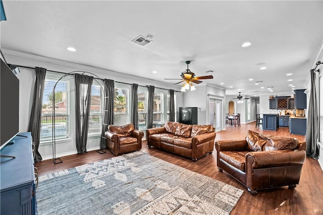 5514 King Trl, Corpus Christi, TX 78414 - living area featuring ceiling fan, crown molding, recessed lighting, wood finished floors, and baseboards