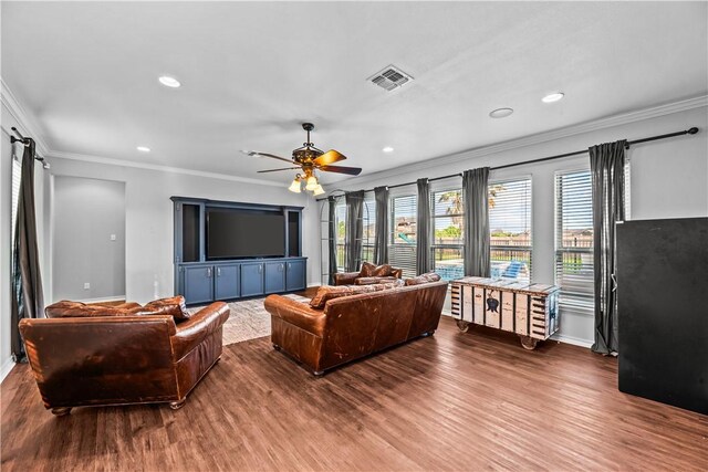 5514 King Trl, Corpus Christi, TX 78414 - living area with ornamental molding, wood finished floors, ceiling fan, recessed lighting, and baseboards