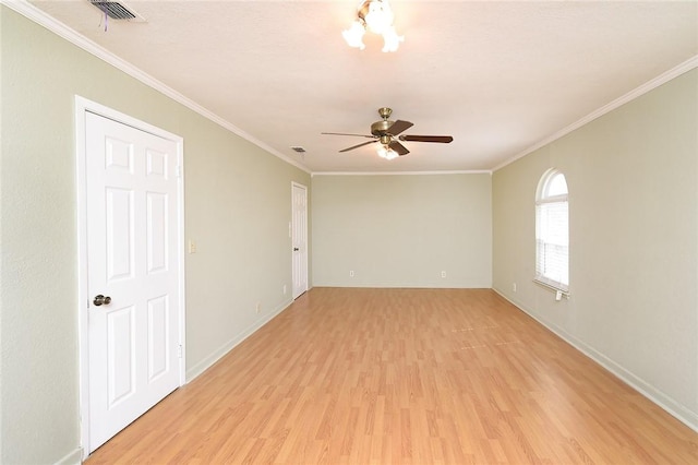 spare room with light wood-style flooring, ornamental molding, visible vents, and ceiling fan