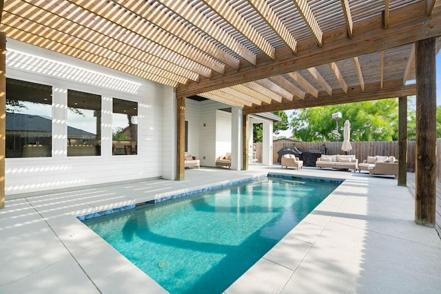 view of pool featuring fence private yard, an outdoor hangout area, a patio area, and a fenced in pool