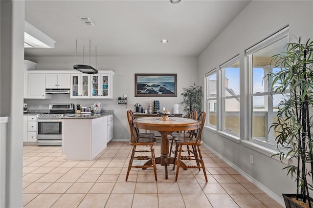 dining space with light tile patterned flooring, baseboards, visible vents, and recessed lighting