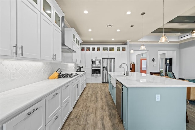 kitchen featuring recessed lighting, a sink, stainless steel appliances, visible vents, and white cabinets