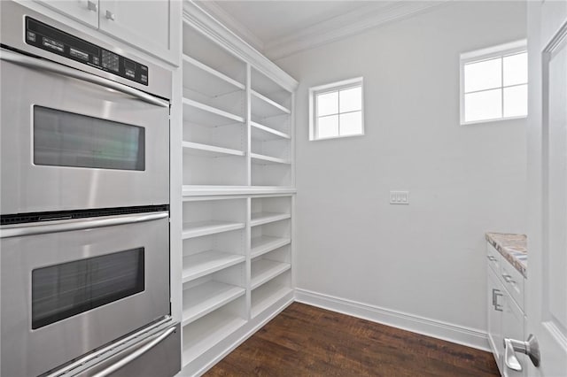 10 Kingfisher Ln, Rockport, TX 78382 - kitchen with double oven, crown molding, dark wood-style floors, a warming drawer, and white cabinets