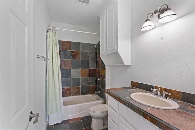 10 Kingfisher Ln, Rockport, TX 78382 - bathroom with shower / tub combo with curtain and vanity