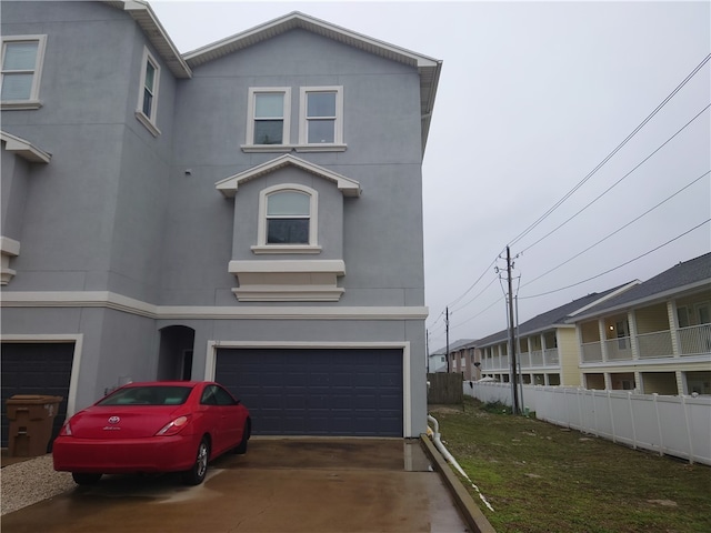 view of front property featuring a garage