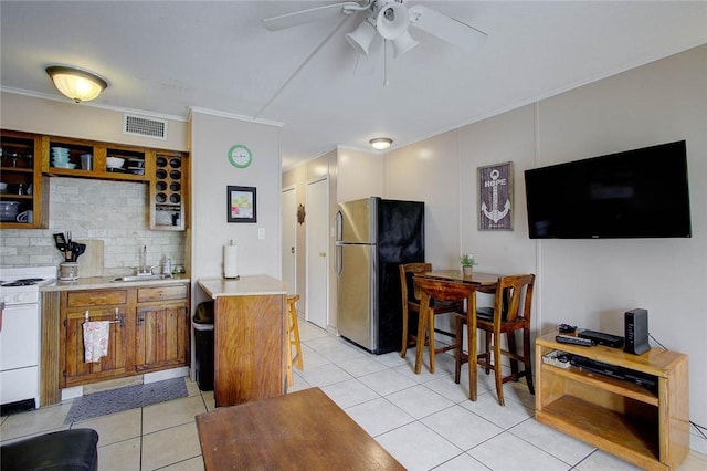 3938 Surfside Blvd Unit 3114, Corpus Christi, TX 78402 - kitchen with freestanding refrigerator, white range oven, a sink, light countertops, and ceiling fan