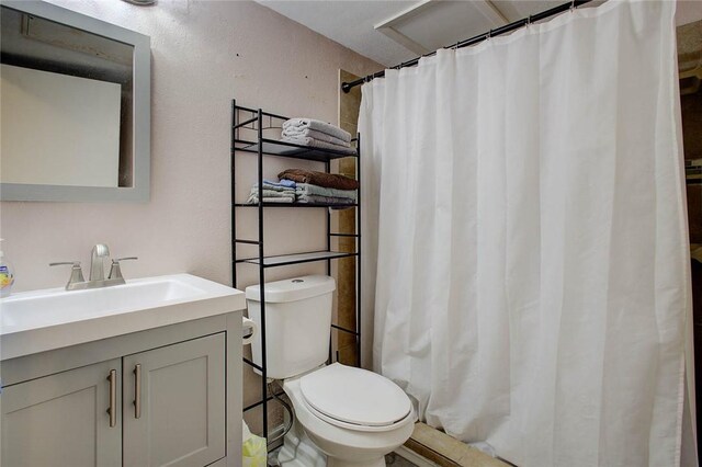 3938 Surfside Blvd Unit 3114, Corpus Christi, TX 78402 - full bath featuring toilet, vanity, and curtained shower