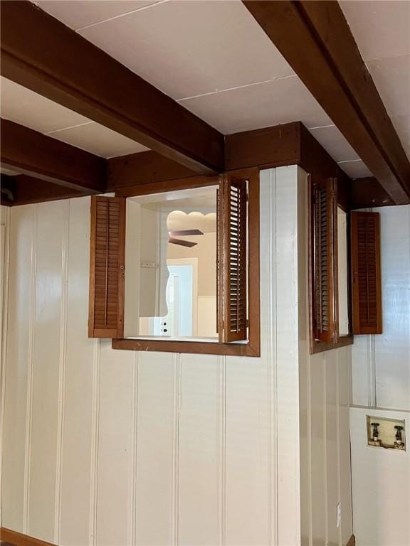 4225 Lowman St, Corpus Christi, TX 78411 - detailed view of beam ceiling