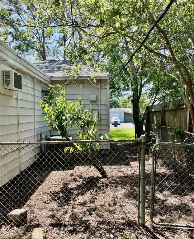 4225 Lowman St, Corpus Christi, TX 78411 - view of yard featuring an AC wall unit