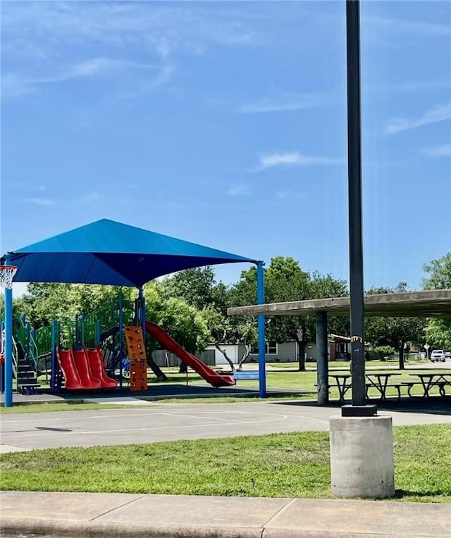 4225 Lowman St, Corpus Christi, TX 78411 - communal playground with a yard