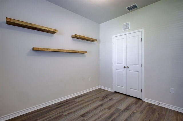 spare room featuring dark wood-type flooring