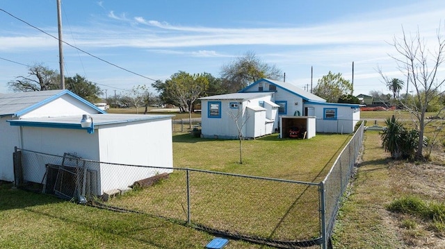 view of yard featuring a storage unit