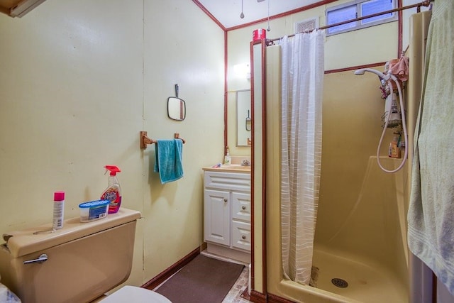 bathroom featuring a shower with curtain, toilet, and vanity