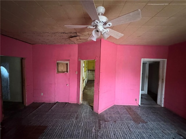 unfurnished bedroom featuring ceiling fan