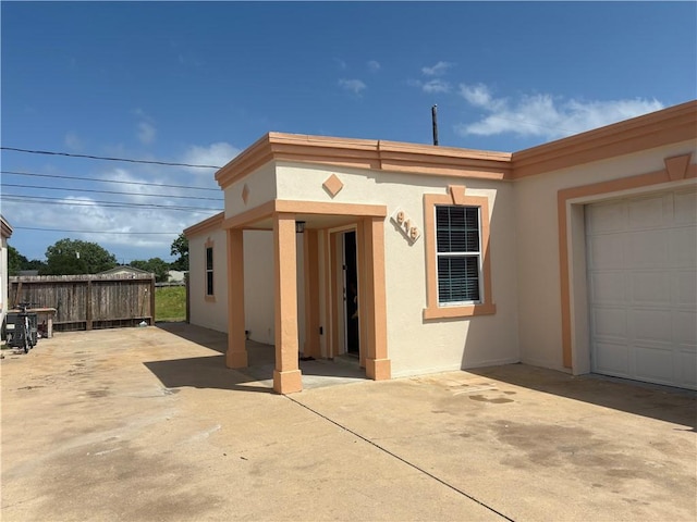 915 Flour Bluff Dr, Corpus Christi, TX 78418 - back of house featuring stucco siding, a garage, and driveway
