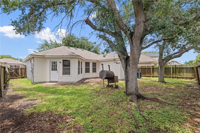 7926 Falcon Dr, Corpus Christi, TX 78414 - rear view of house featuring a fenced backyard