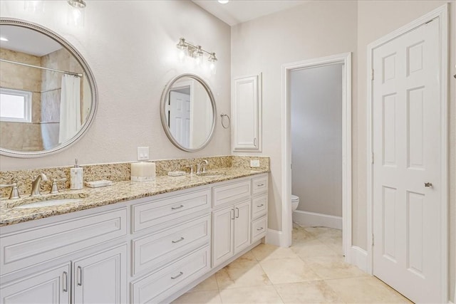 314 Bahia Mar Prt, Aransas, TX 78373 - bathroom featuring curtained shower, double vanity, toilet, and a sink