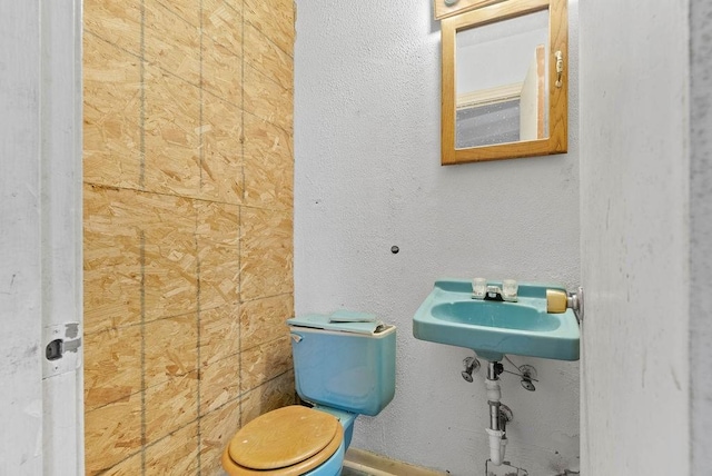 925 Hazel Dr, Corpus Christi, TX 78412 - bathroom featuring toilet and a sink