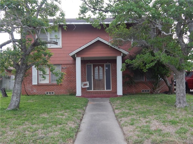 view of front of house featuring brick siding and a front yard