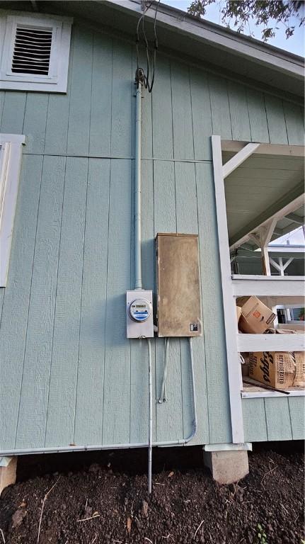 10200 Shane Dr, Corpus Christi, TX 78410 - exterior view of electric meter