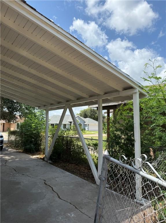 624 E Kenedy Ave, Kingsville, TX 78363 - view of patio / terrace