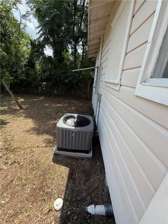 624 E Kenedy Ave, Kingsville, TX 78363 - exterior view of a central air condition unit