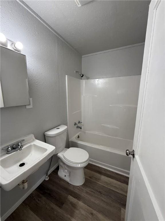 624 E Kenedy Ave, Kingsville, TX 78363 - bathroom with wood finished floors and shower / tub combination